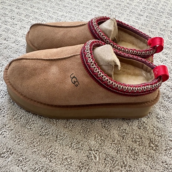***NEW***Ugg Tazz platform women’s size 8. - Picture 3 of 12